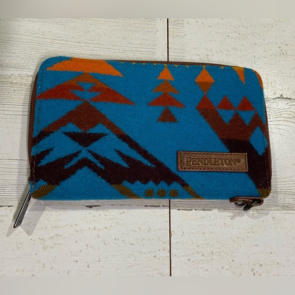 Pendleton Geometric Pattern in Teal and Rust Wool Wallet - Picture 1 of 11